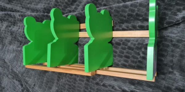 თარო, კეთდება სხვადასხვა ფორმაზე სურათი