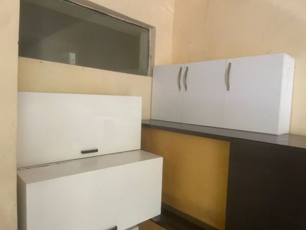 თარო / თაროები / ჩამოსაკიდებელი კარადა / კარადები სურათი