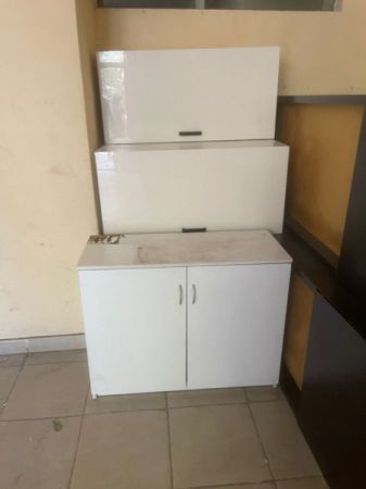 თარო / თაროები / ჩამოსაკიდებელი კარადა / კარადები სურათი