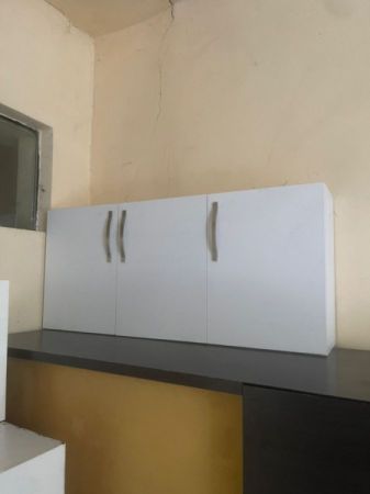 თარო / თაროები / ჩამოსაკიდებელი კარადა / კარადები სურათი