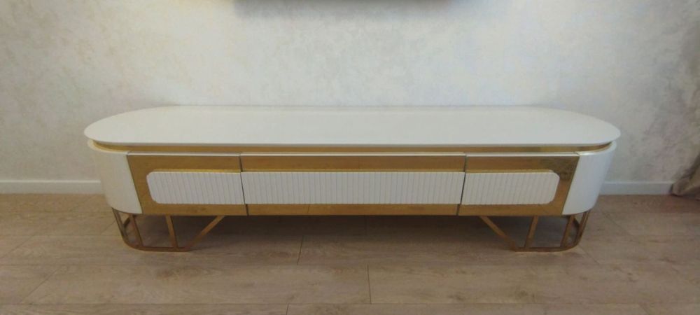 იყიდება ტელევიზორის მაგიდა — კომპაქტური და თანამედროვე სურათი