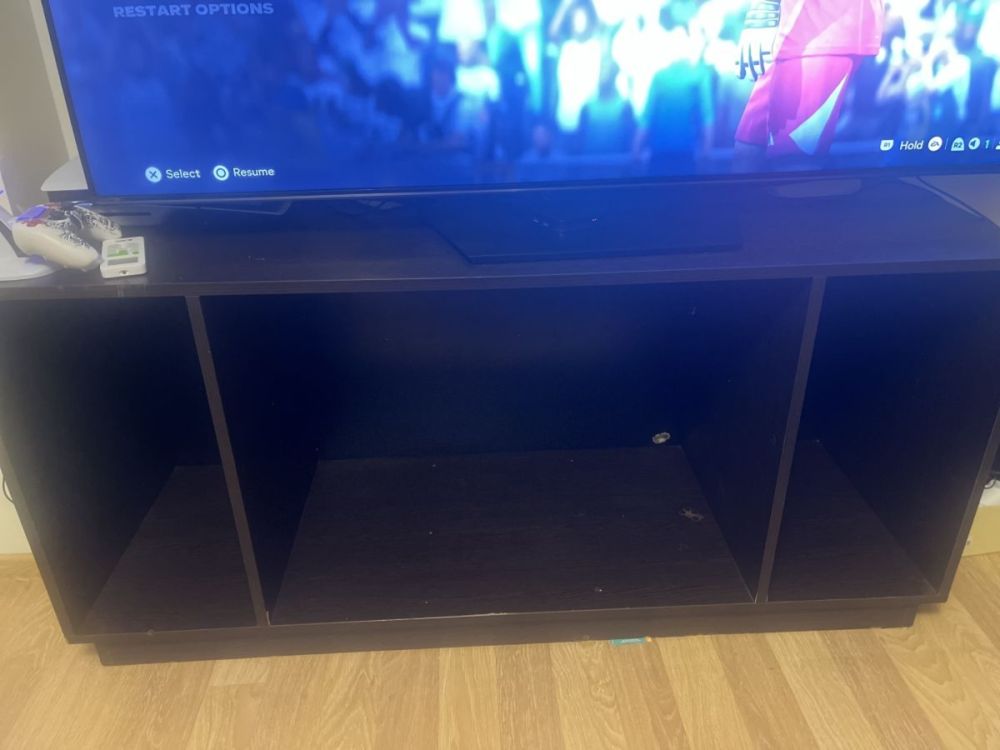 იყიდება ტელევიზორის მაგიდა ADORE — თანამედროვე და დახვეწილი სურათი