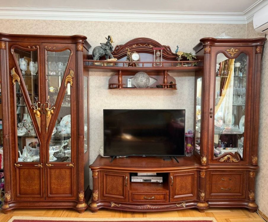 იყიდება ტელევიზორის მაგიდა GENC — დახვეწილი და პრაქტიკული სურათი