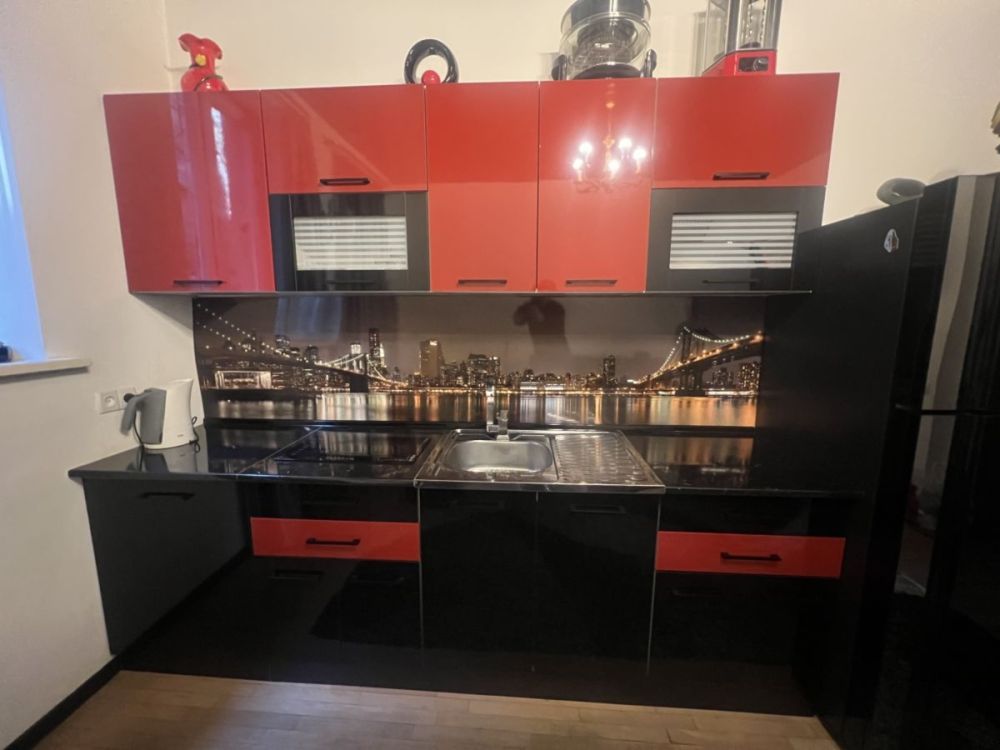 იყიდება სამზარეულოს კომპლექტი — ხარისხი და ფუნქციურობა სურათი