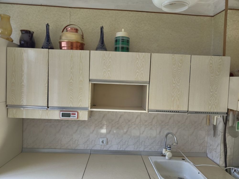 იყიდება სამზარეულოს კომპლექტი — პრაქტიკული და ხელმისაწვდომი სურათი