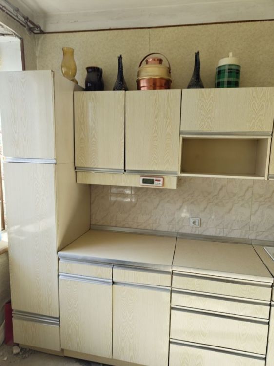 იყიდება სამზარეულოს კომპლექტი — პრაქტიკული და ხელმისაწვდომი სურათი