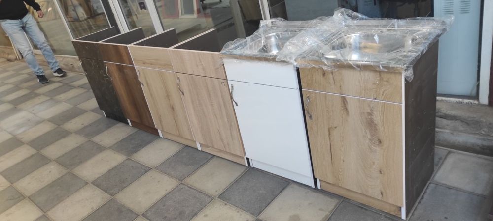 ერთიანი სამზარეულოს რაკოვინის კარადა სურათი