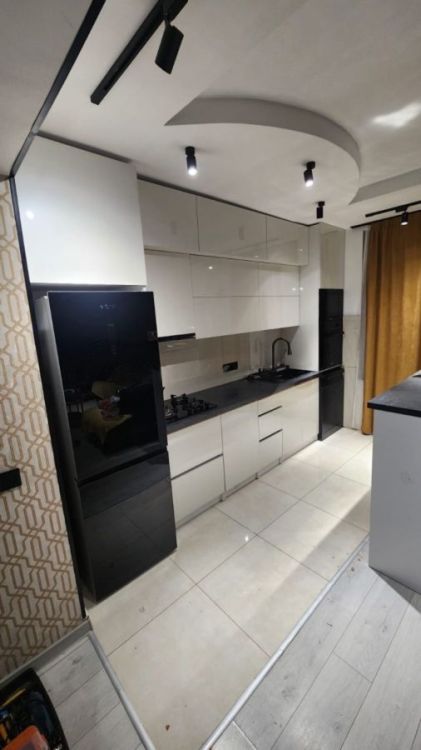 თანამედროვე სამზარეულო – მაღალი ხარისხი და დახვეწილი სტილი სურათი