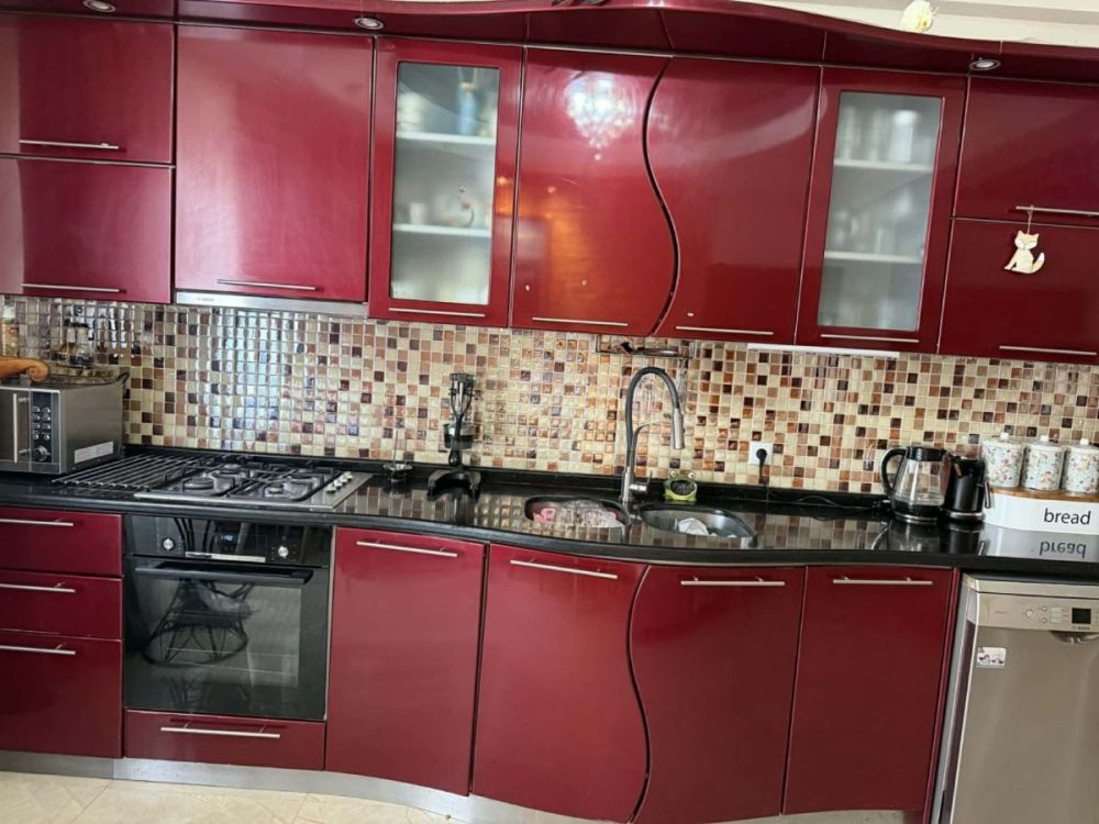 კუთხის სამზარეულო კომპლექტი – იდეალურ მდგომარეობაში სურათი