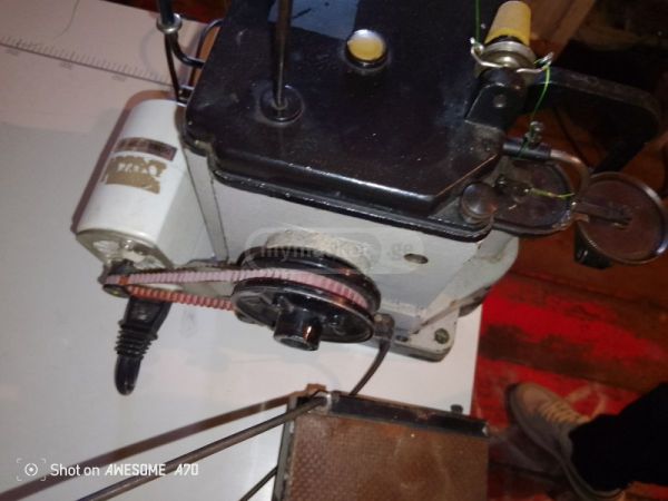 სამხედრო საკერავი მანქანა. სურათი