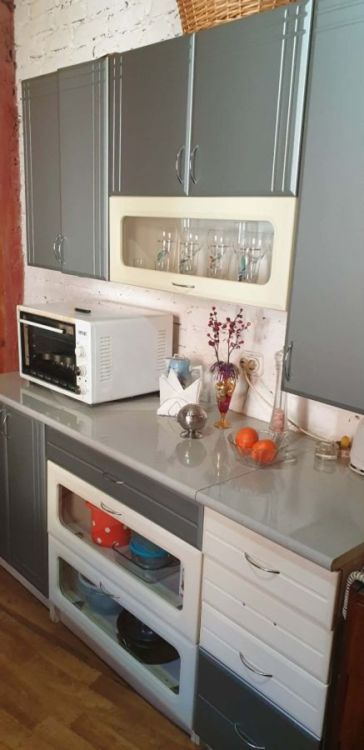 სამზარეულოს კომპლექტი – პრაქტიკული და მოვლილი სურათი