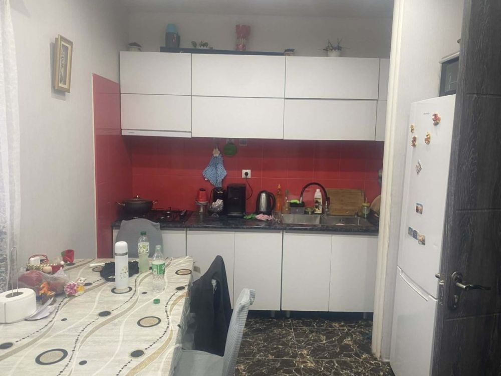 სამზარეულოს კომპლექტი – მოდერნისტული დიზაინით სურათი