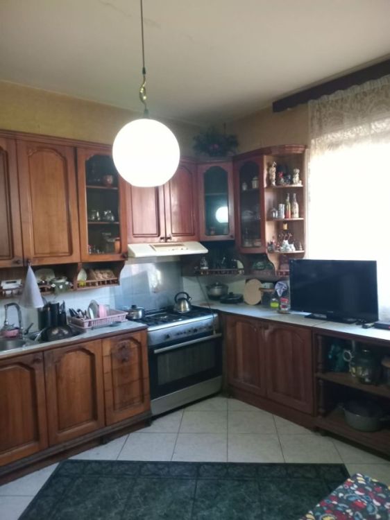 სამზარეულოს კომპლექტი – მყარი ხის ფასადებით სურათი