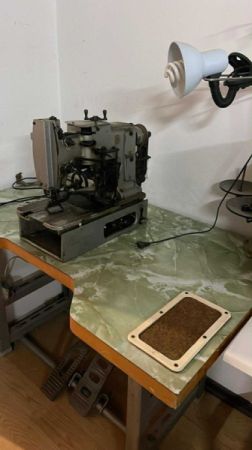 ელექტრო საკერავი, ოვერლოკის და პეტლის მანქანები და ქსოვილის სურათი