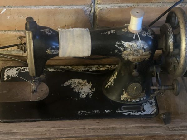 მექანიკური საკერავი მანქანა Zinger სურათი