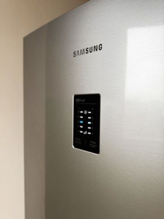 ახალი No Frost მაცივარი Samsung სურათი