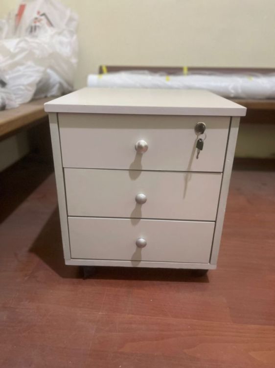 საოფისე ტუმბო – პრაქტიკული სათავსო უფასო მიწოდებით სურათი