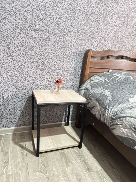 თანამედროვე საძინებლის ტუმბო – კომპაქტური დიზაინი და მაქსიმალური კომფორტი სურათი