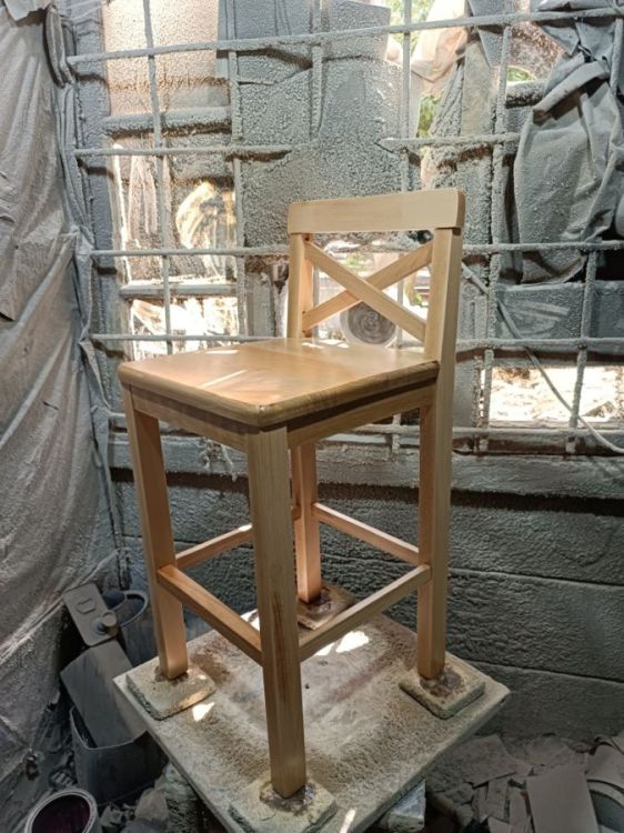 იყიდება ბარის სკამი — დახვეწილი და მყარი სურათი