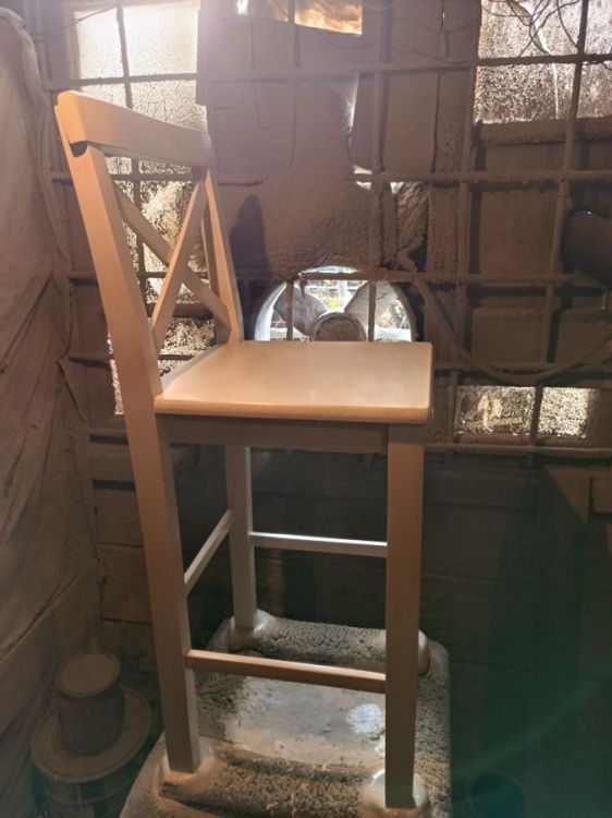 იყიდება ბარის სკამი — დახვეწილი და მყარი სურათი