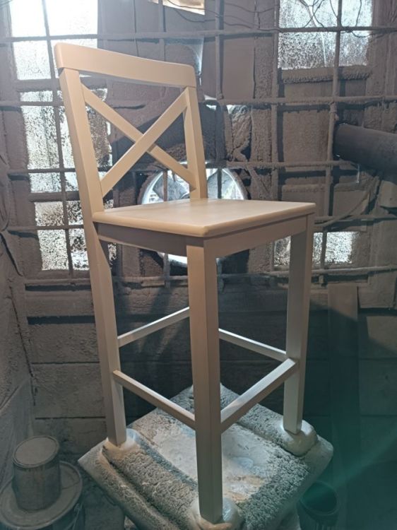 იყიდება ბარის სკამი — დახვეწილი და მყარი სურათი