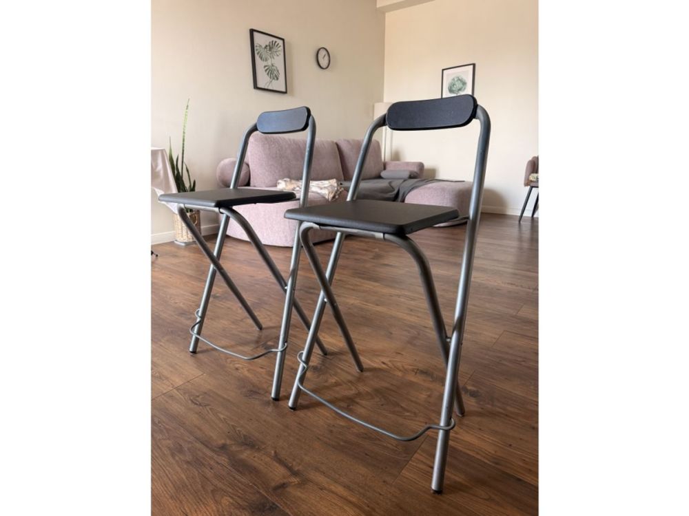 იყიდება ბარის სკამი — დახვეწილი და მყარი სურათი