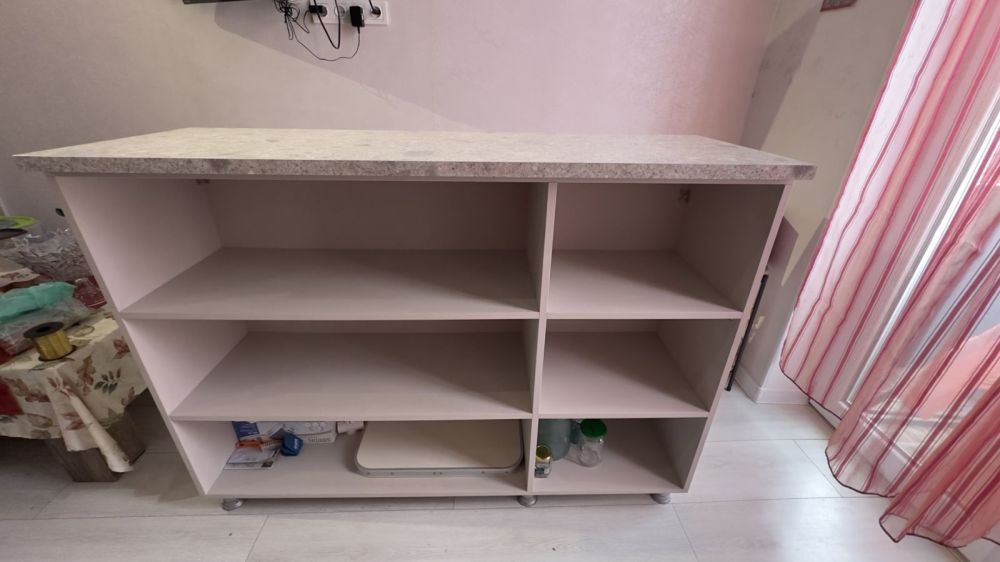 ბარის დახლი და სკამების კომპლექტი – კომპაქტური დიზაინი და ფუნქციურობა სურათი