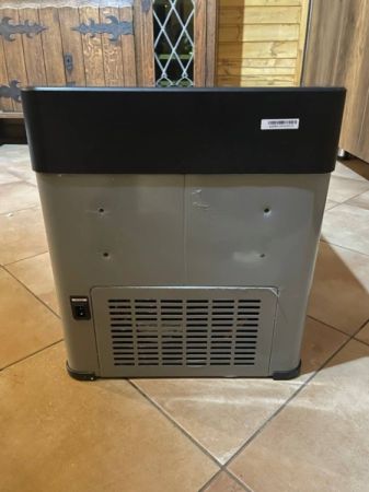 მანქანის მაცივარი 40 L, ფრეონზე სურათი