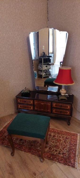 რუმინული წარმოების საძინებელი ოთახის კომპლექტი – ნატურალური ხე და ვინტაჟური სტილი სურათი