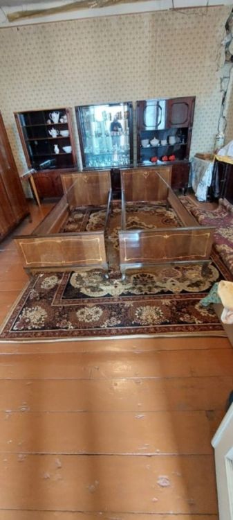 რუმინული წარმოების საძინებელი ოთახის კომპლექტი – ნატურალური ხე და ვინტაჟური სტილი სურათი