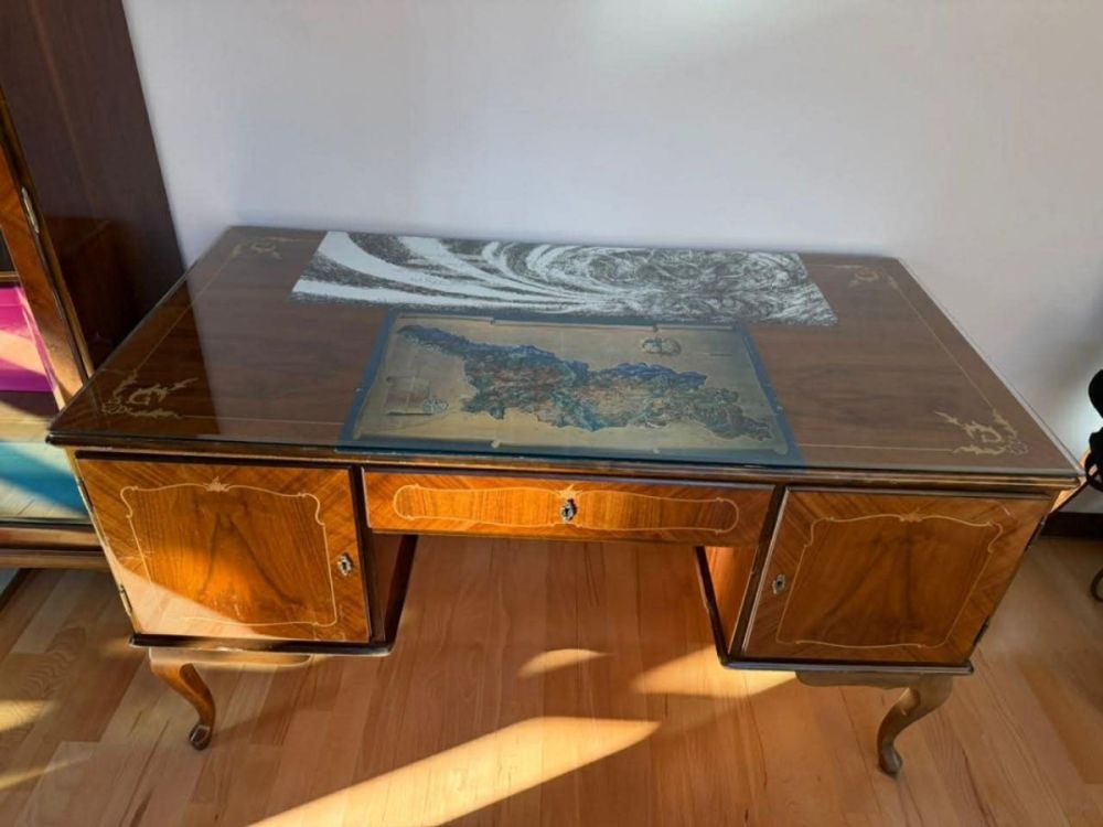 სამუშაო ოთახის (კაბინეტის) პრემიუმ კომპლექტი – კლასიკური სტილი და ფუნქციურობა სურათი