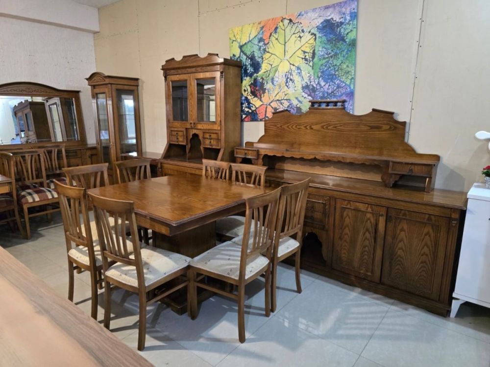 მისაღები ოთახის ავეჯის ფართო არჩევანი - კლასიკური და რუმინული კომპლექტები სურათი