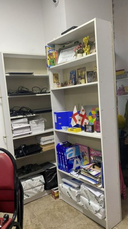 მისაღები ოთახის ავეჯის ფართო არჩევანი - კლასიკური და რუმინული მოდელები სურათი