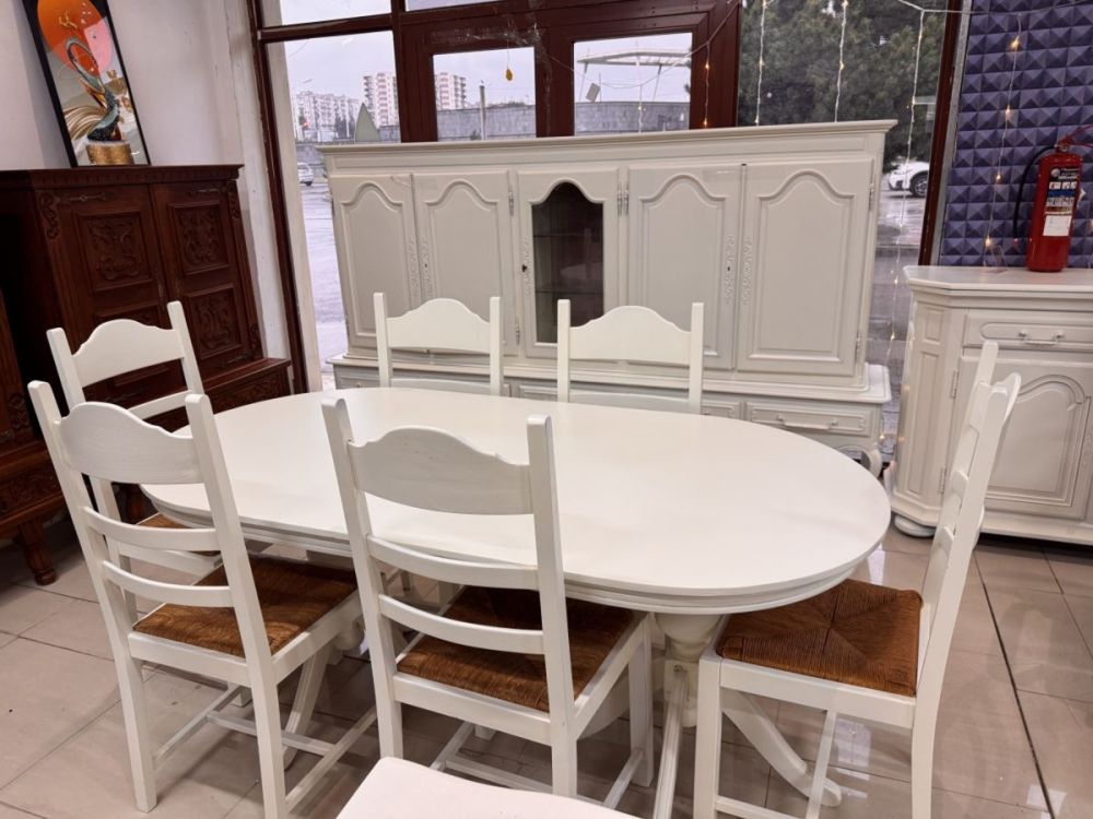 მისაღები ოთახის ავეჯის ფართო არჩევანი - კლასიკური და რუმინული მოდელები სურათი