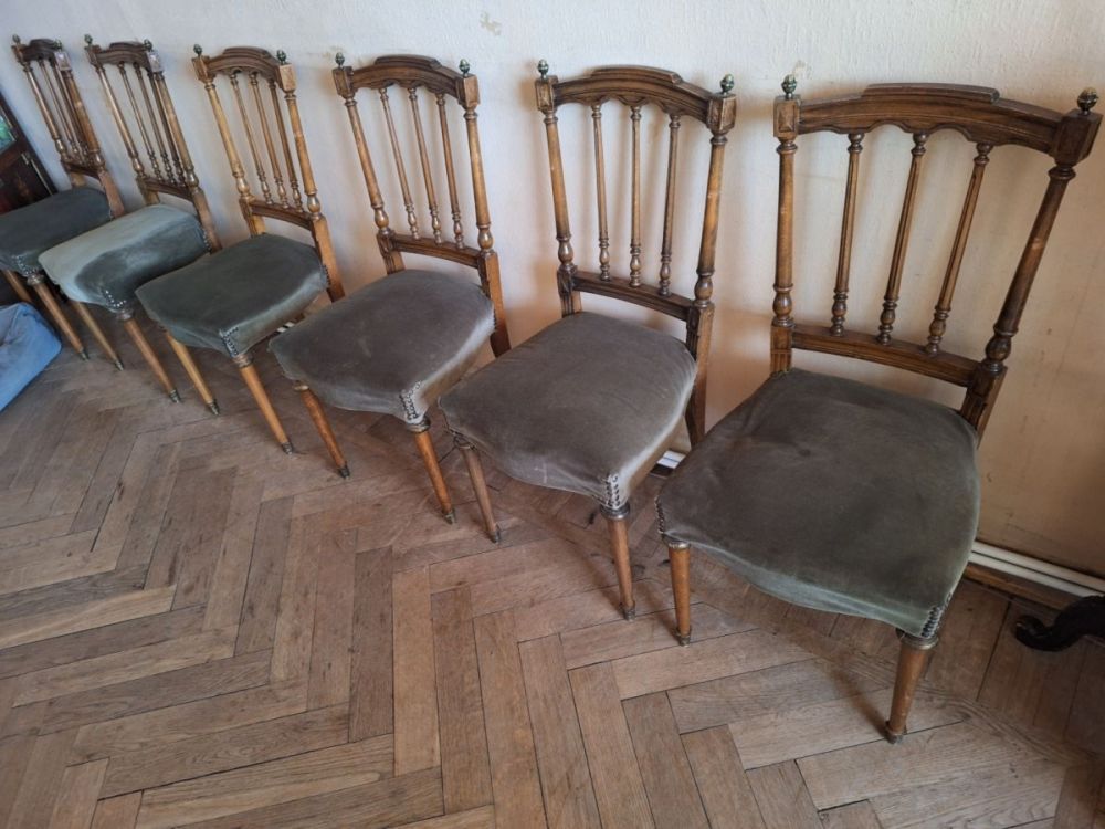 მისაღები ოთახის ავეჯის ფართო არჩევანი - კლასიკური და რუმინული კომპლექტები სურათი