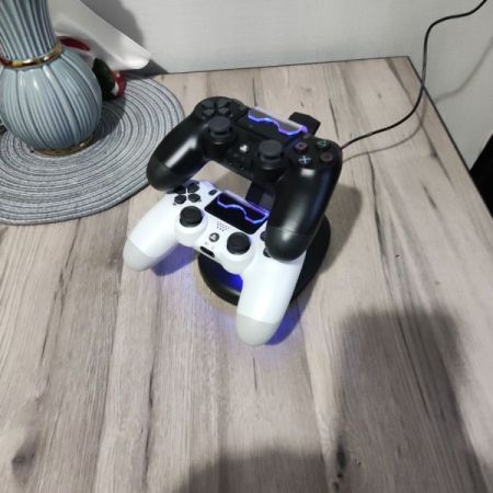 PlayStation 4 DualShock Controller Charging Station | PS4 კო სურათი