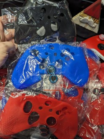 XBOX ONE/S სილიკონის სკინი + სტიკების დამცავი სურათი