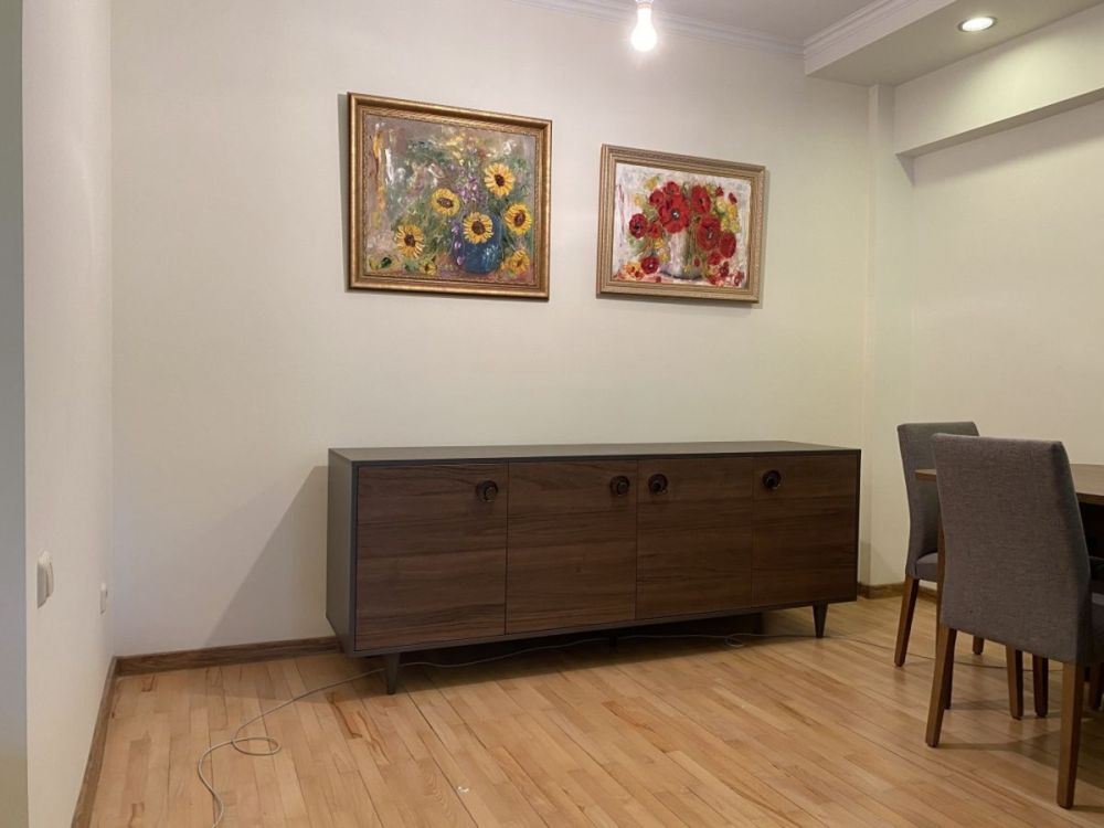 თანამედროვე ხის კომოდი (Crest) – მუქი კაკლისფერი, 4 კარით სურათი