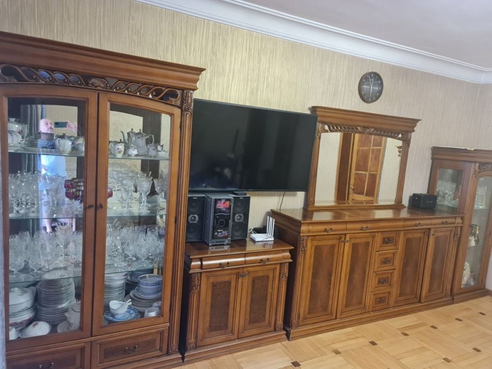 მისაღები ოთახის მასიური ხის კომპლექტი – კლასიკური დიზაინი და უმაღლესი ხარისხი სურათი