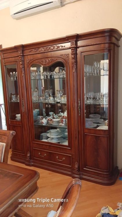 მისაღები ოთახის ავეჯის კომპლექტი - ტელევიზორის მაგიდა და ვიტრინები სურათი