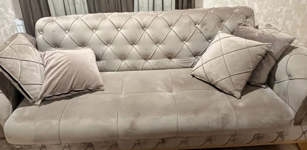 მისაღები ოთახის კომფორტული დივანი – ელეგანტური და მინიმალისტური დიზაინი სურათი