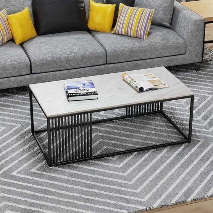 მისაღები ოთახის ჟურნალების მაგიდა – კლასიკური სტილი და მყარი კონსტრუქცია სურათი