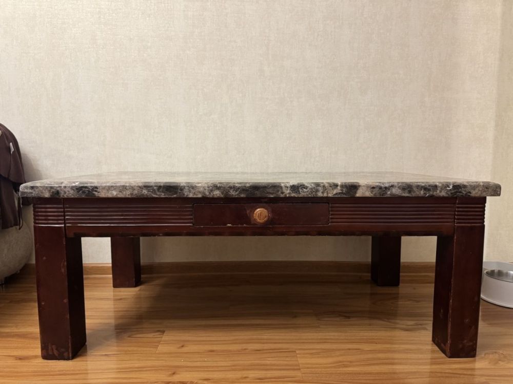 მისაღები ოთახის ჟურნალების მაგიდა – კლასიკური დიზაინი და ხარისხი სურათი