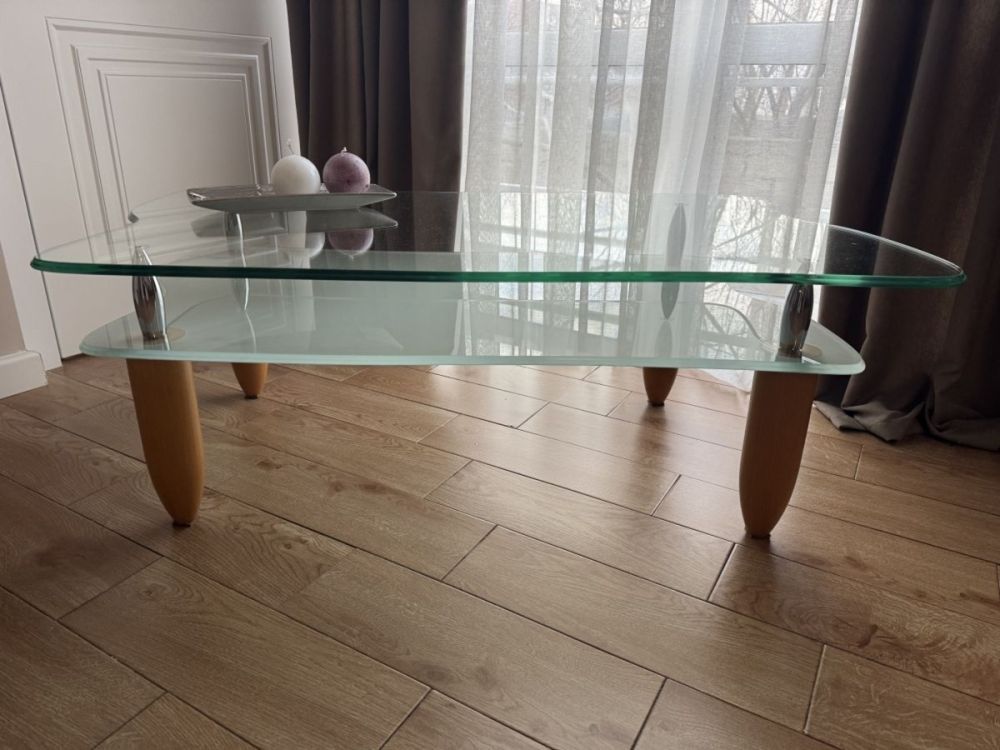 მისაღები ოთახის ჟურნალების მაგიდა – კლასიკური და დახვეწილი დიზაინი სურათი