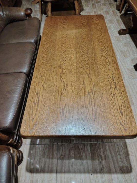 გერმანული ჟურნალების მაგიდა – ხარისხი და დახვეწილი სტილი სურათი