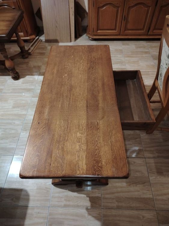 გერმანული ჟურნალების მაგიდა – ხარისხი და დახვეწილი დიზაინი სურათი