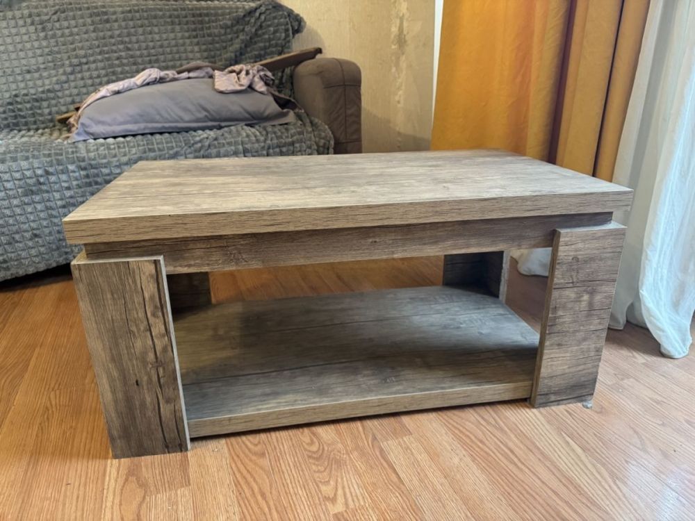 მისაღები ოთახის ჟურნალების მაგიდა – კლასიკური სტილი და მყარი კონსტრუქცია სურათი