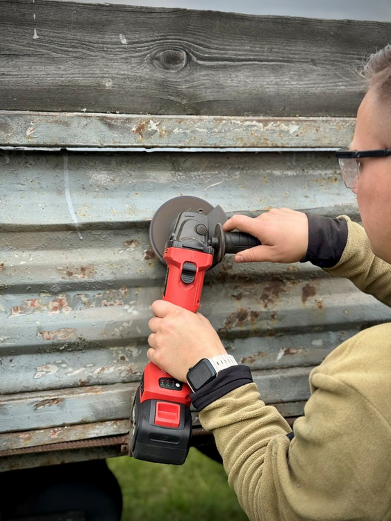 ბალგარკა ელემენტით YATO YT-8282995 (18V, ჩ/გ, 2x4Ah) – უძლიერესი უჯაგრო ჭრის სისტემა ხანგრძლივი მუშაობისთვის სურათი