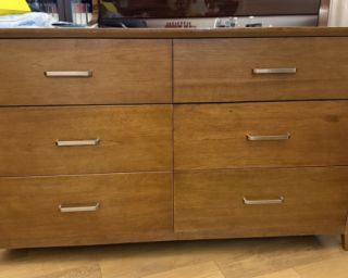 6-უჯრიანი კომოდი ლამინატის ზედაპირით (140x43x77 სმ)