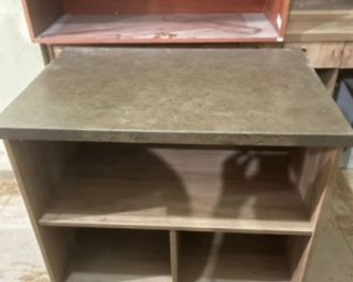 დაბალი ღია კომოდი ტყავის ზედაპირით (90x60x76 სმ)